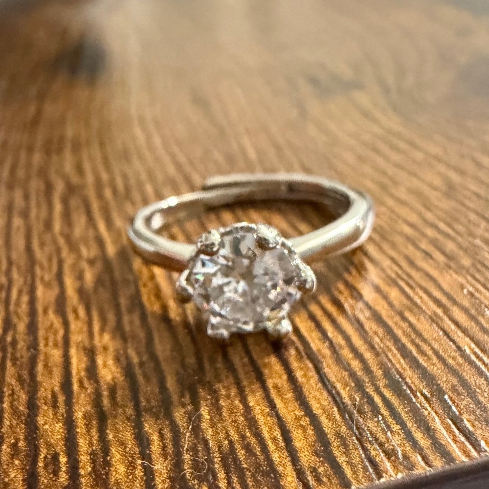 Silver Tone Round Cut Cubic Zirconia Solitaire‎ Adjustable Ring Size 5 Clear CZ